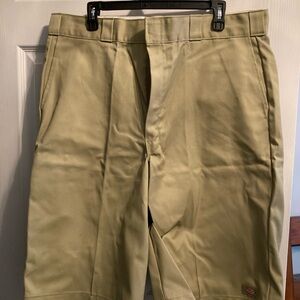 Dickies Tan Flat Front Shorts Classic Style men’s 38 loose fit 13” inseam NEW